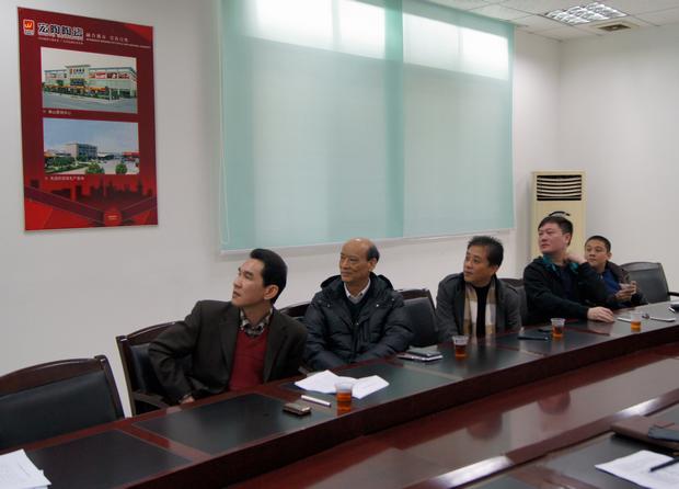 图8、点票、记票、宣布效果，评委们都在主要注视着优异专卖店名单的出炉