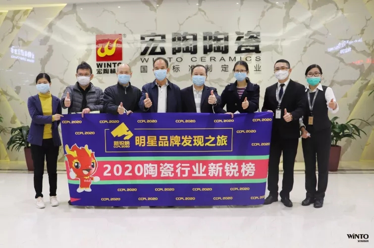 尊龙凯时人生就是搏向导们留影照片